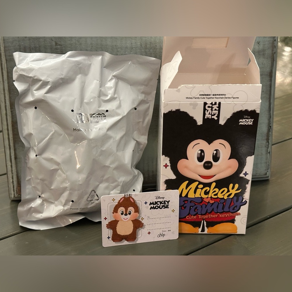 Mickey Family Cute Together PM Charm/Keychain - Chip